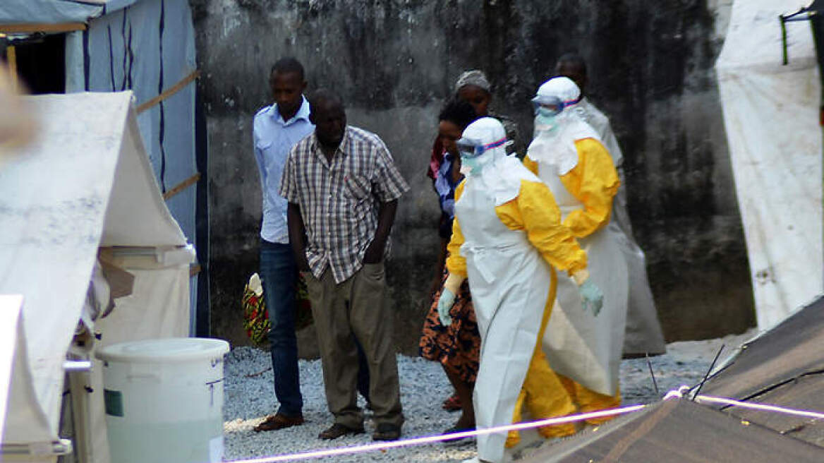 Γουινέα: Γιατροί και εθελοντές στα σύνορα εξετάζουν για Έμπολα   